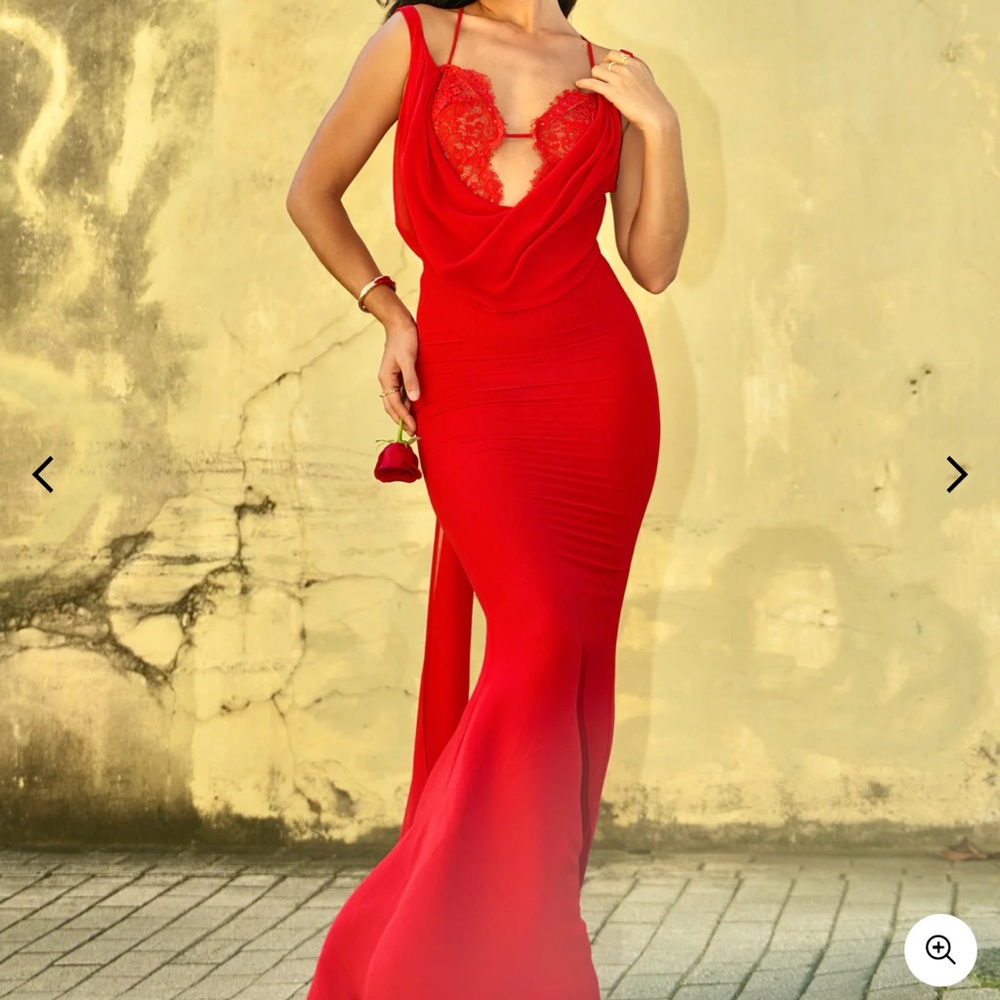 Miss Circle Elegant Red Lace Nightgown